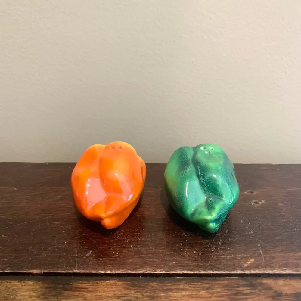 Vintage green & orange Habanero pepper porcelain‎ salt & pepper Shakers